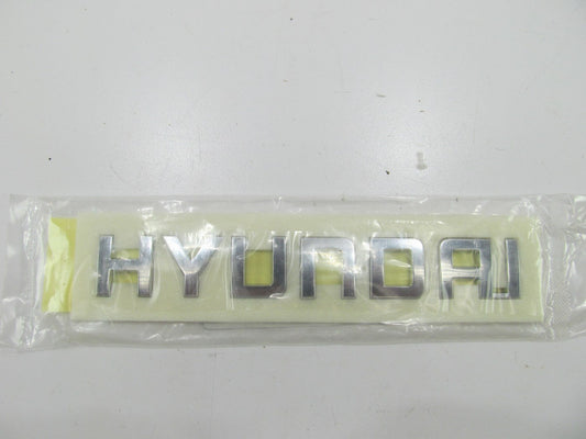 NEW - OEM Rear Tailgate Emblem For 06-08 Hyundai Entourage 863124J000 (HYUNDAI)