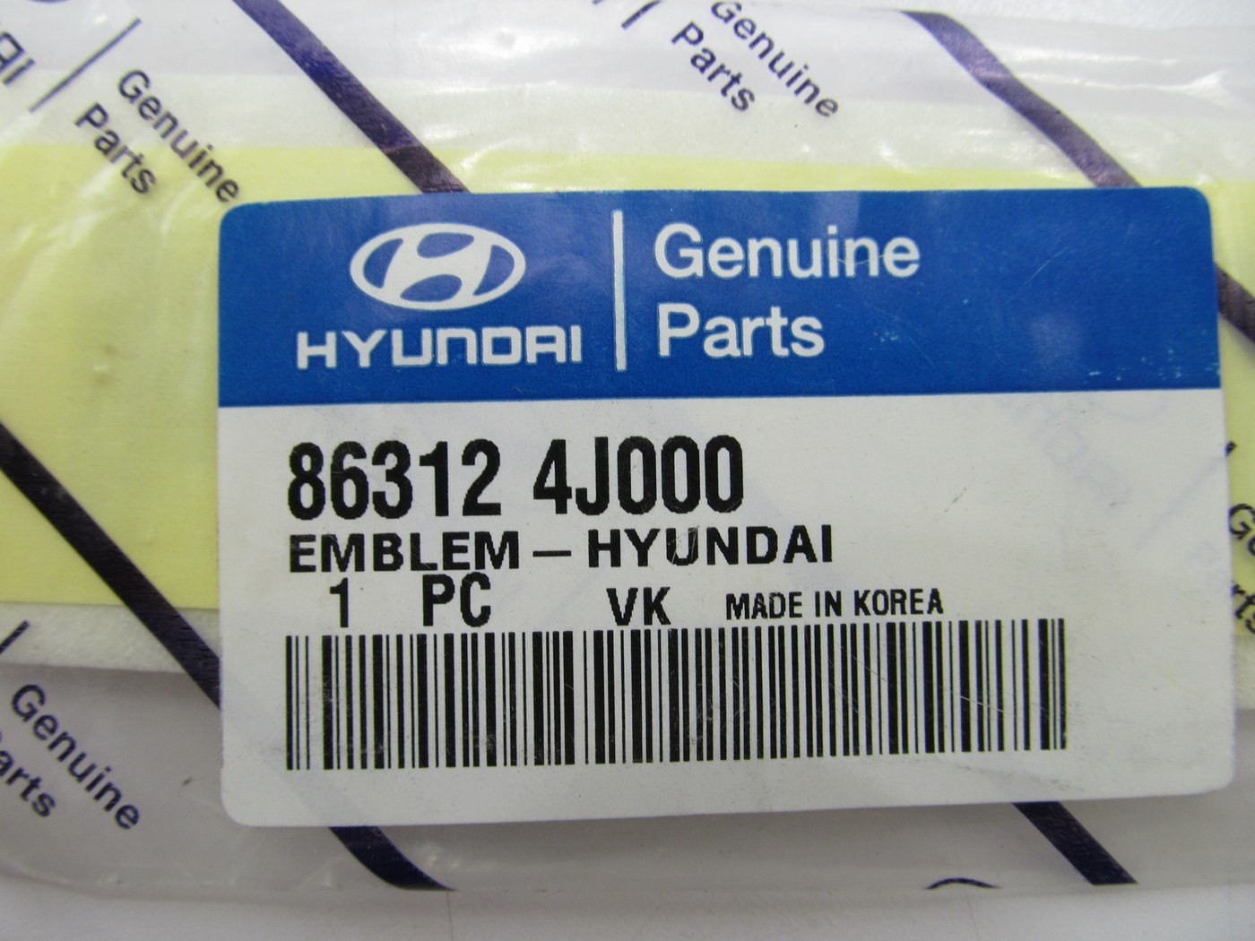 NEW - OEM Rear Tailgate Emblem For 06-08 Hyundai Entourage 863124J000 (HYUNDAI)
