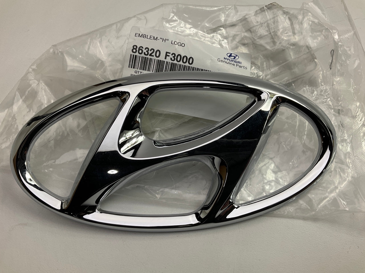 NEW Front Grille *H* Emblem Logo OEM For 2017-2018 Hyundai Elantra 86320F3000