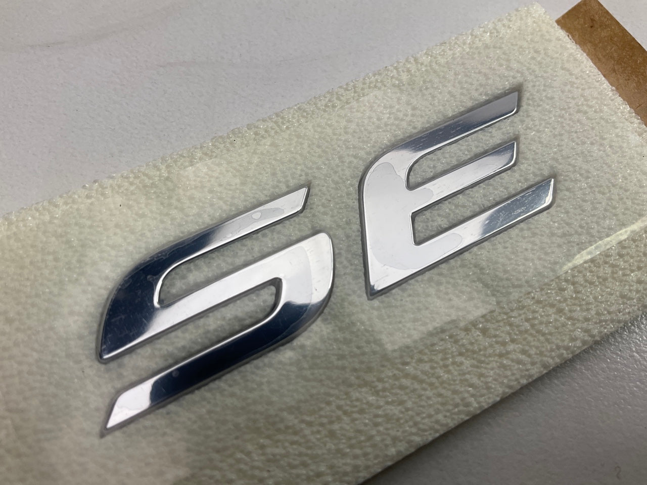 NEW Trunk Lid Special Edition ''SE'' Emblem OEM For 2019-2020 Elantra 86331F2AA0