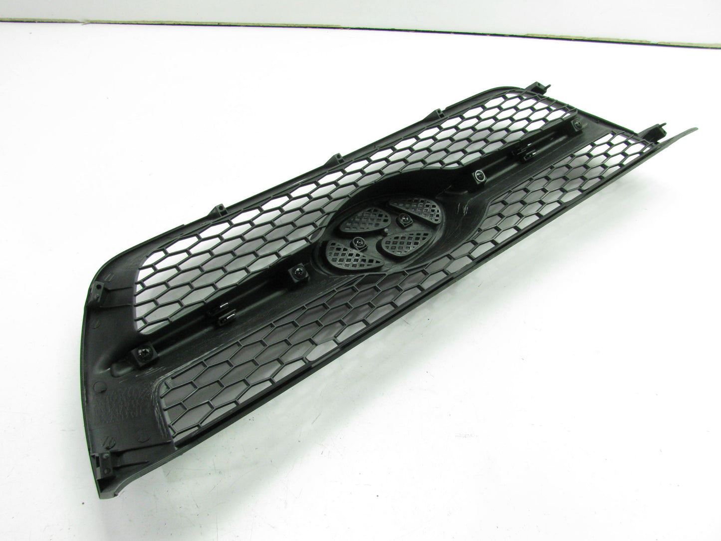 NEW - OEM Radiator Grille W/ Emblem For 2005-2007 Hyundai Sonata 863503K010