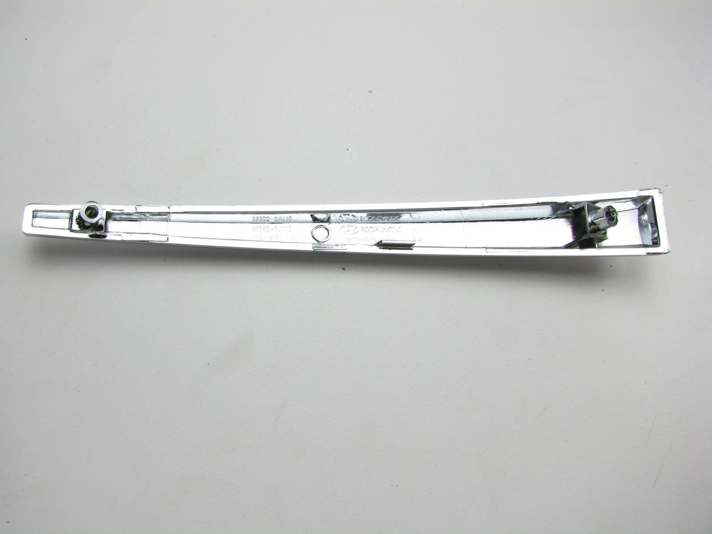 New Front Grille Center Chrome Molding Trim For 09-11 Genesis 863523M110