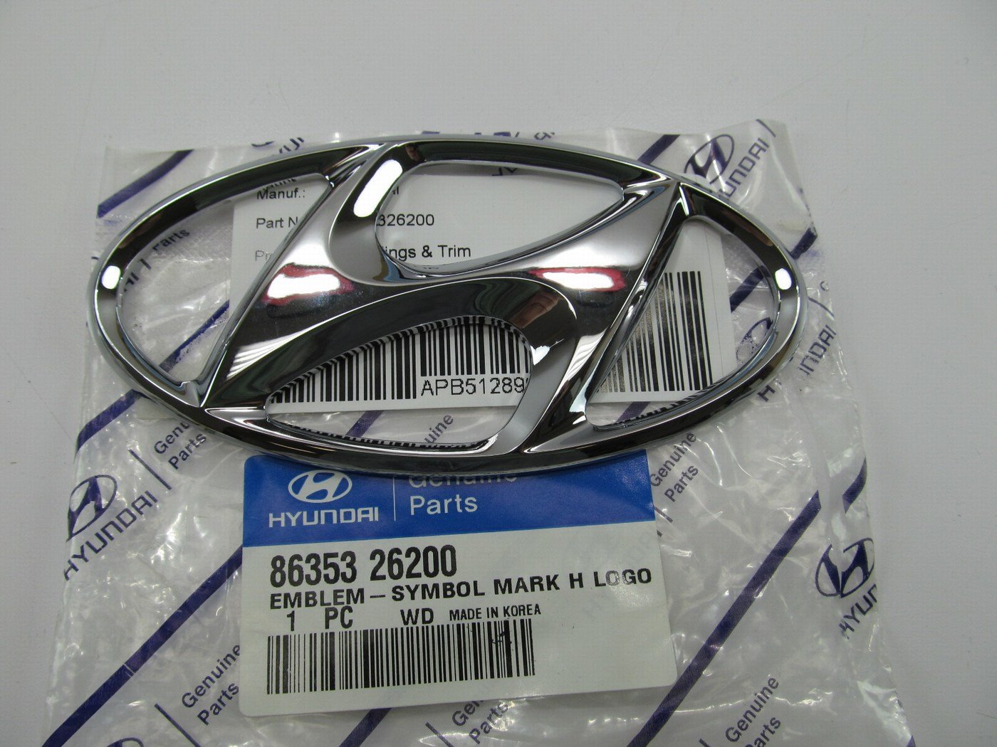 NEW - OEM GENUINE *H* Rear Hatch Emblem For 2005-2006 Santa Fe  8635326200