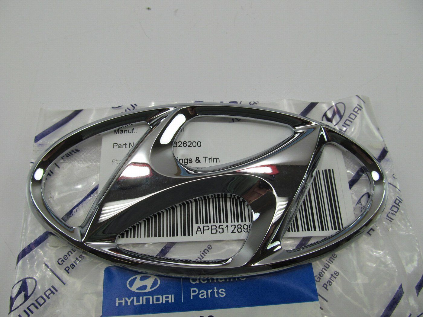 NEW - OEM GENUINE *H* Rear Hatch Emblem For 2005-2006 Santa Fe  8635326200