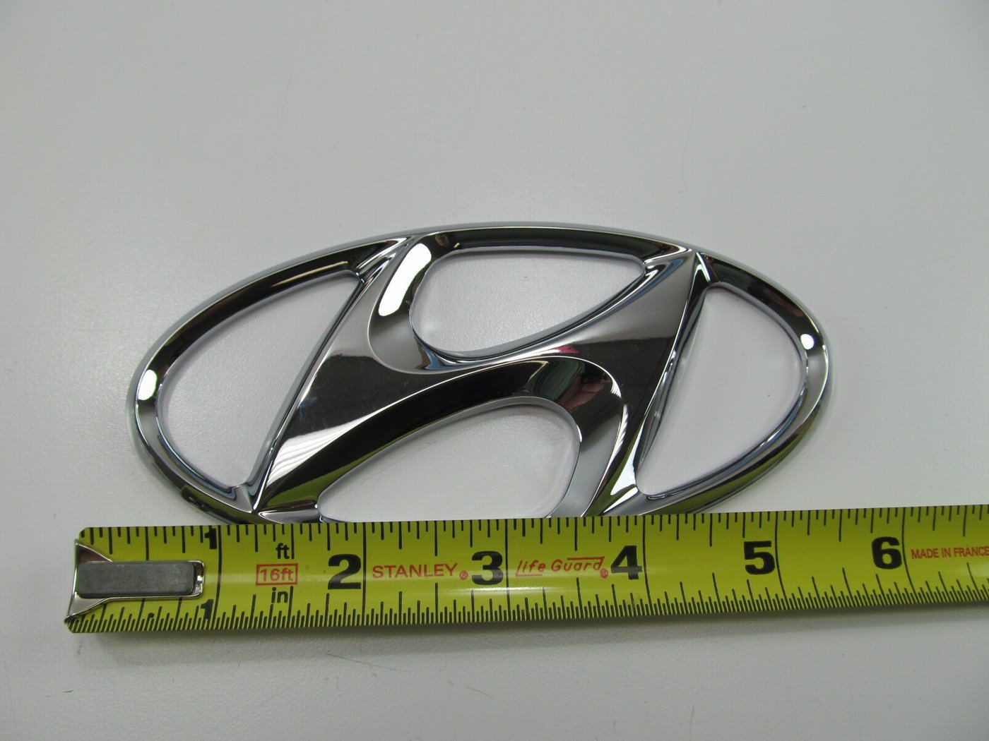 NEW - OEM GENUINE *H* Rear Hatch Emblem For 2005-2006 Santa Fe  8635326200