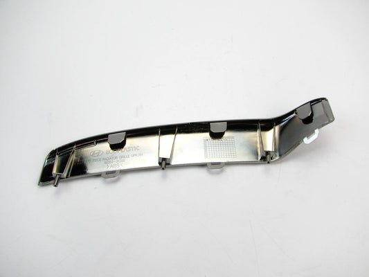NEW OEM Chrome Radiator Grille Right Side Trim Insert For 11-13 Elantra Limited