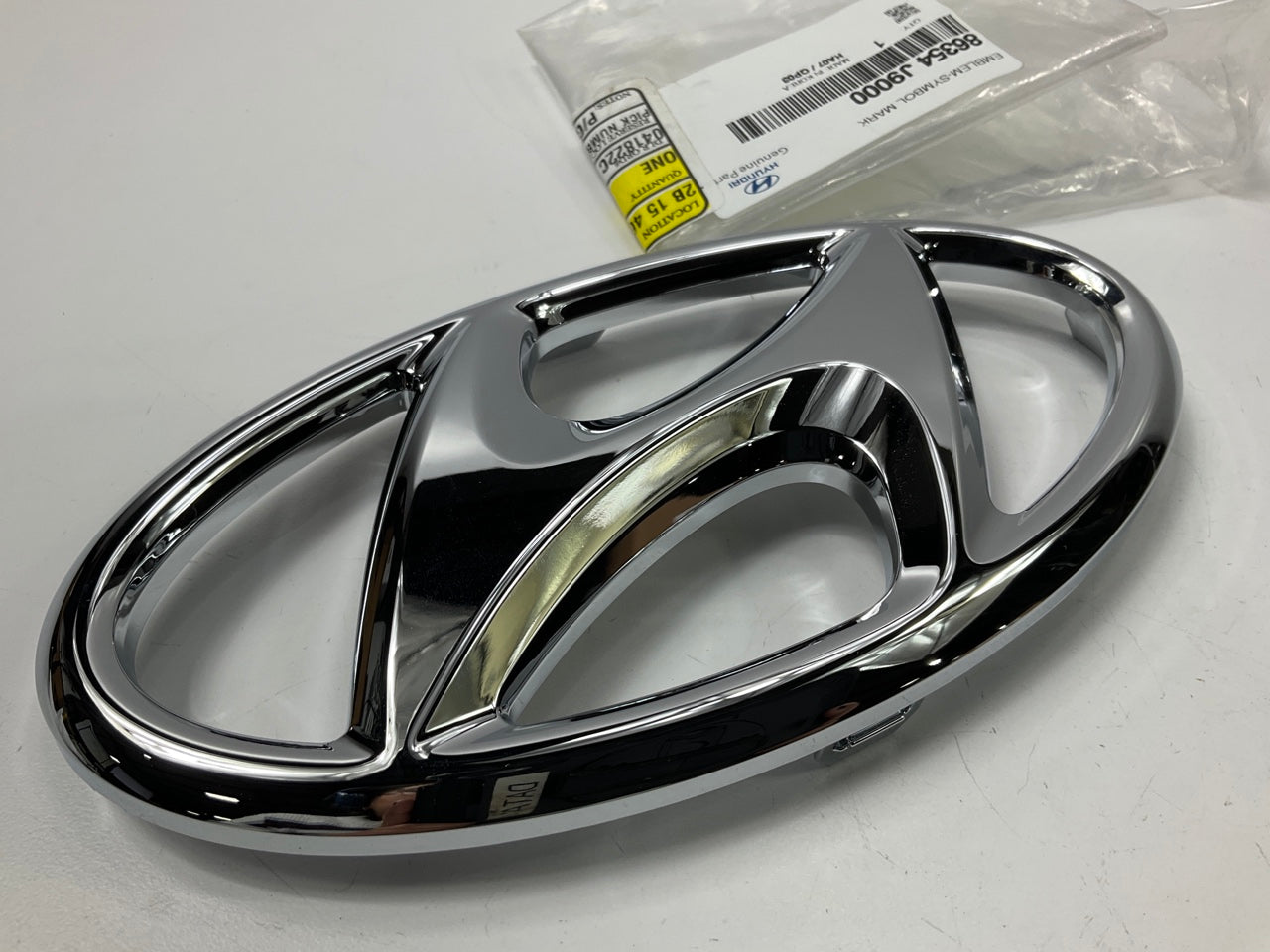 NEW Front End Grille *H* Emblem OEM For 2018-2021 Hyundai Kona 86354J9000