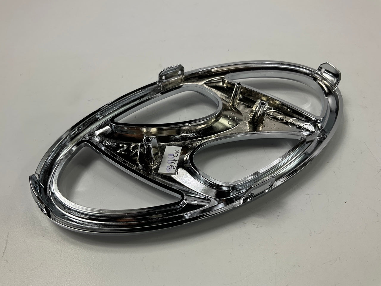 NEW Front End Grille *H* Emblem OEM For 2018-2021 Hyundai Kona 86354J9000