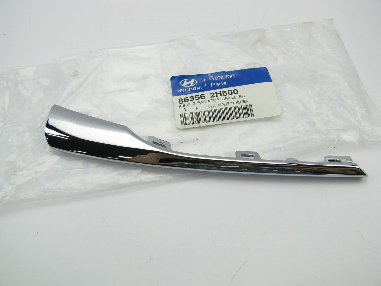 NEW Center Lower Right Grille Trim CHROME OEM For 2006-2010 Elantra 863562H500