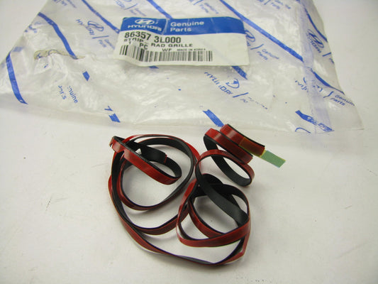 NEW GENUINE FRONT Grille Seal Strip OEM For 2006-2010 Hyundai Azera 863573L000
