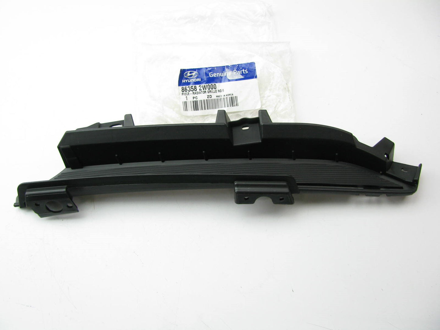 NEW GENUINE OEM Front Bumper Grille Right Side Bracket For 13-16 Santa Fe Sport