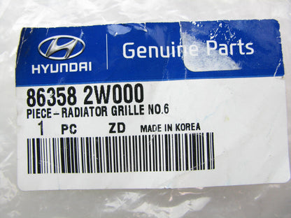 NEW GENUINE OEM Front Bumper Grille Right Side Bracket For 13-16 Santa Fe Sport