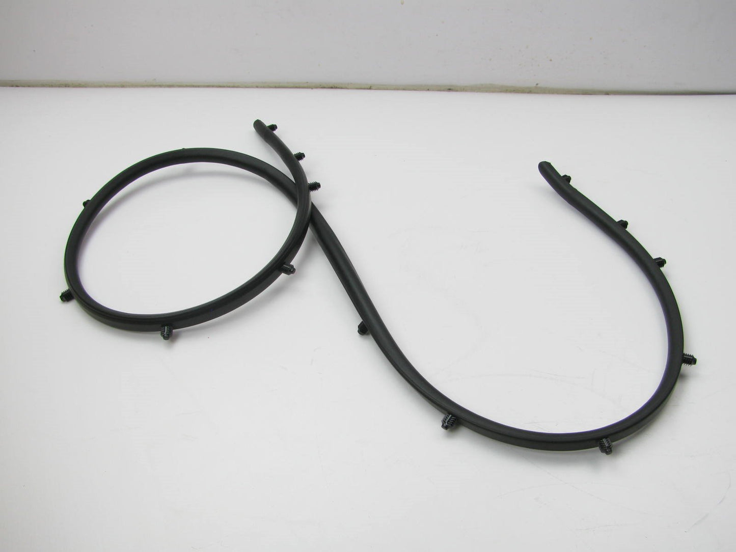 NEW - OEM Front Grille Moulding Seal Strip For 2012-14 Hyundai Azera 863593V000