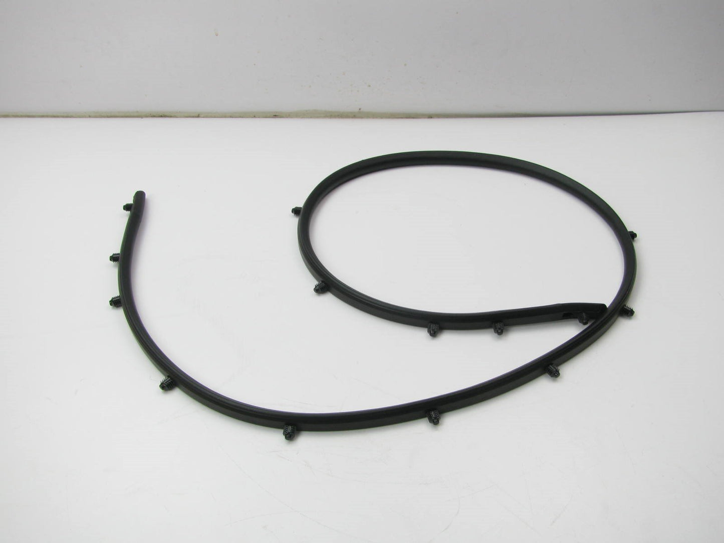 NEW - OEM Front Grille Moulding Seal Strip For 2012-14 Hyundai Azera 863593V000