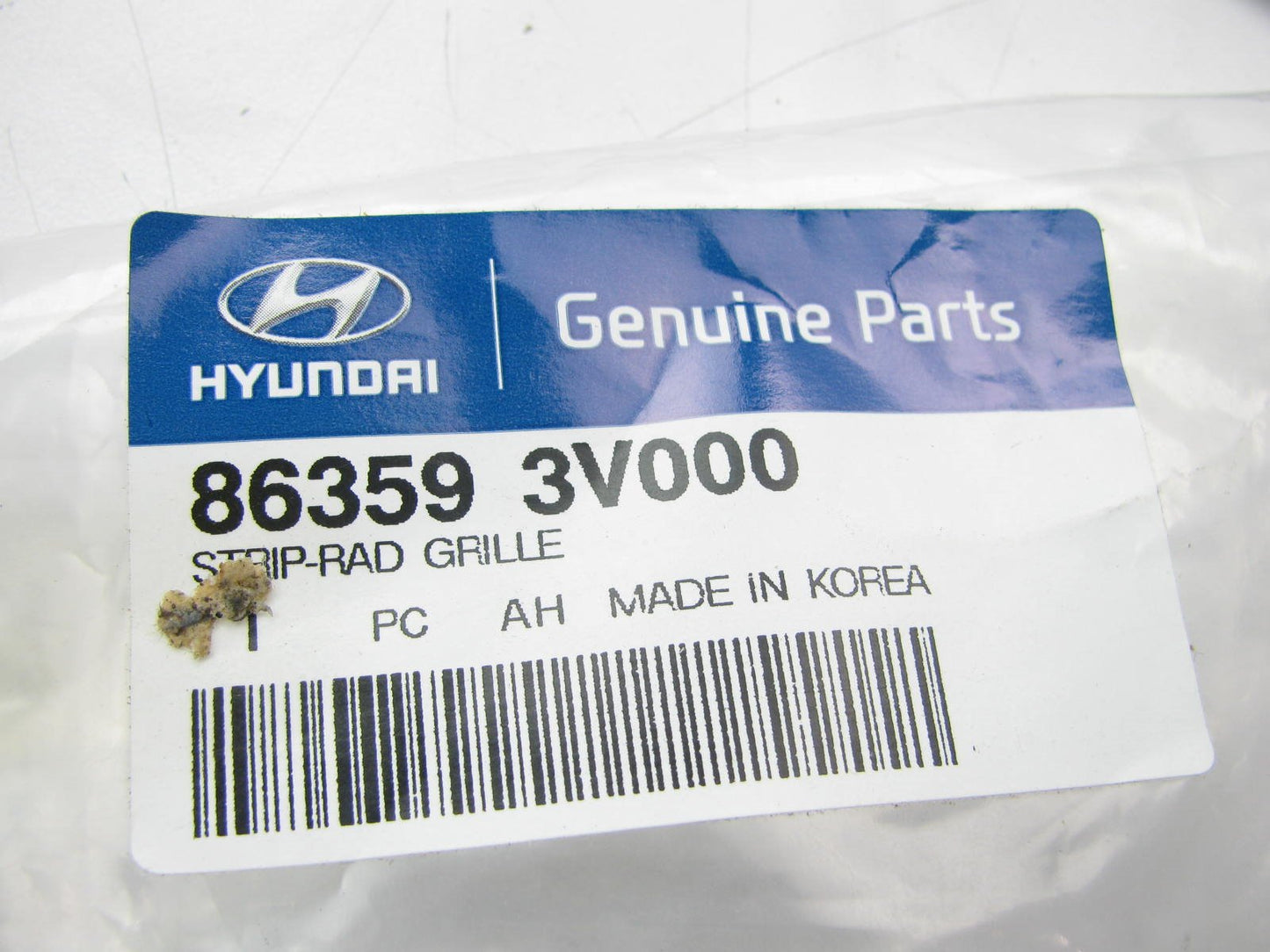 NEW - OEM Front Grille Moulding Seal Strip For 2012-14 Hyundai Azera 863593V000