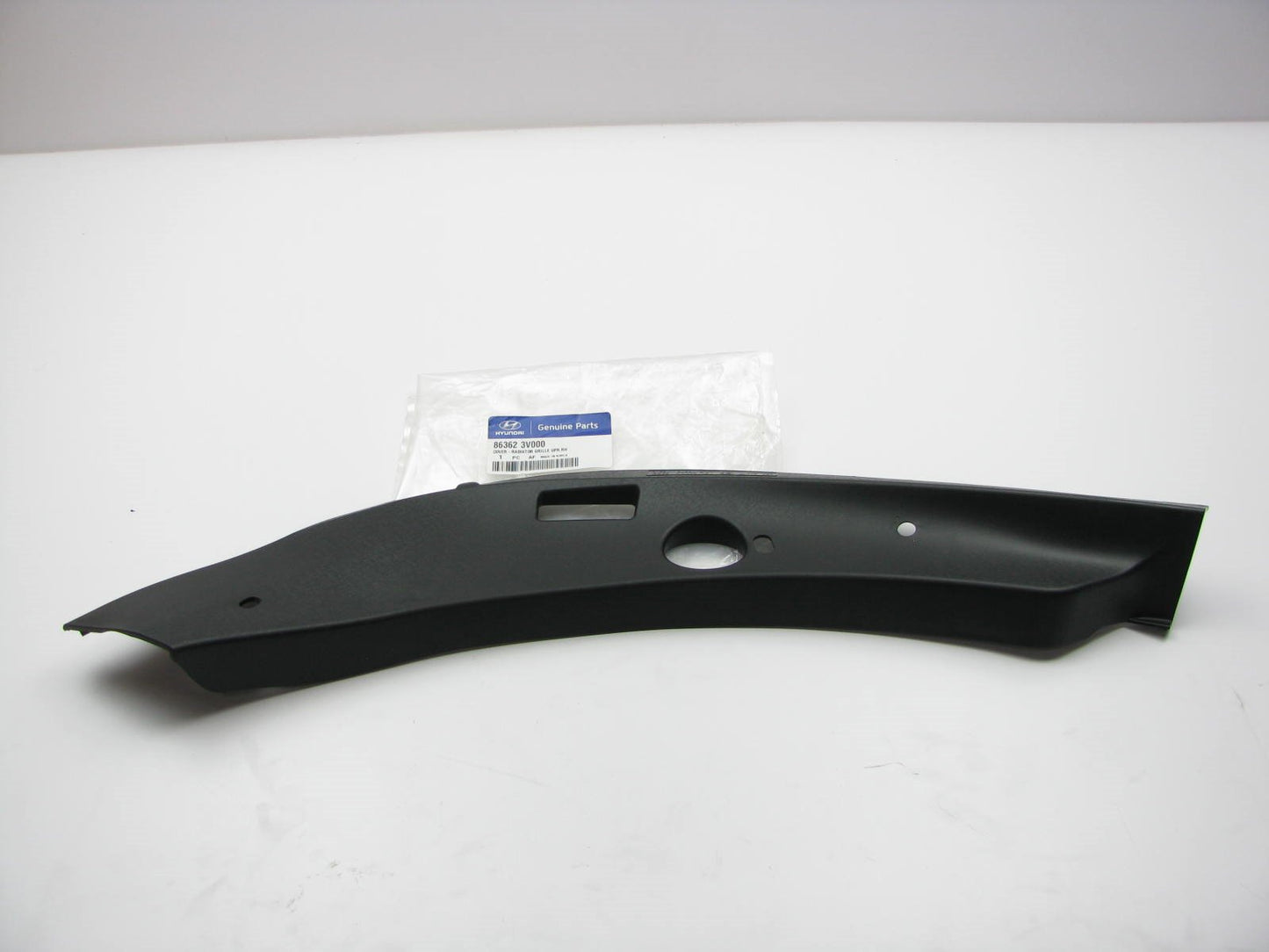Right Passenger Side Radiator Support Upper Baffle Moulding OEM For 12-14 Azera