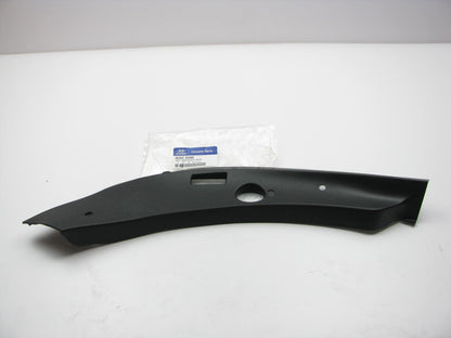 Right Passenger Side Radiator Support Upper Baffle Moulding OEM For 12-14 Azera