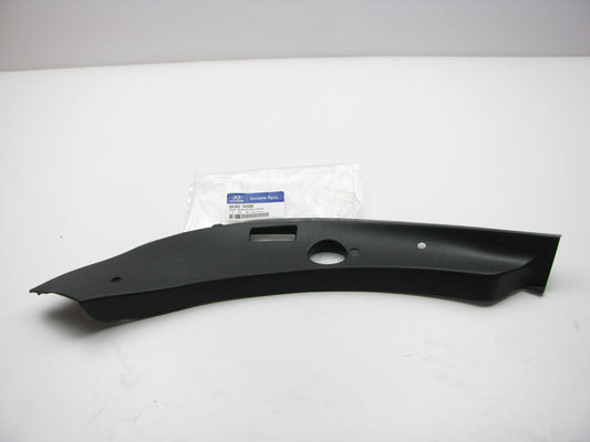 Right Passenger Side Radiator Support Upper Baffle Moulding OEM For 12-14 Azera