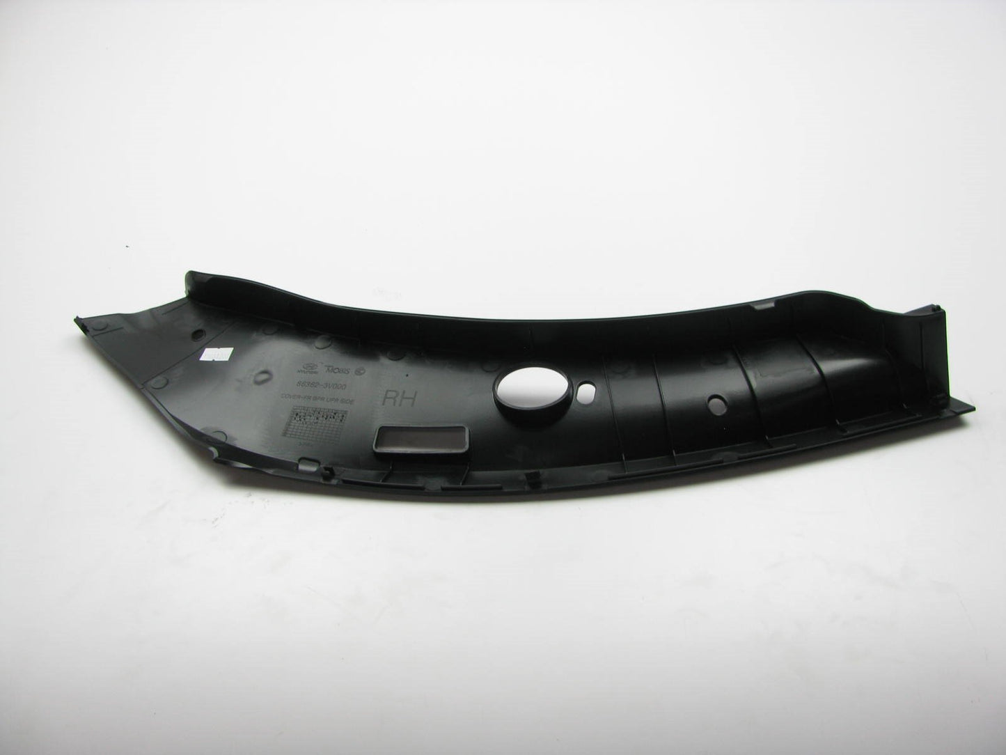 Right Passenger Side Radiator Support Upper Baffle Moulding OEM For 12-14 Azera