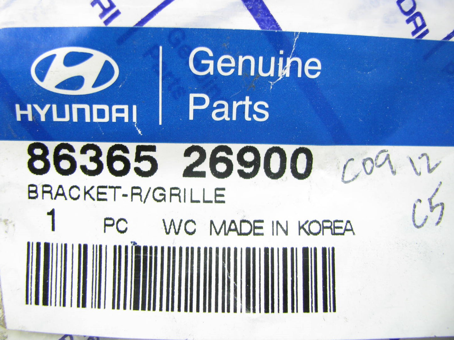 New Genuine Radiator Grille Bracket OEM For 2004-2006 Santa Fe 8636526900