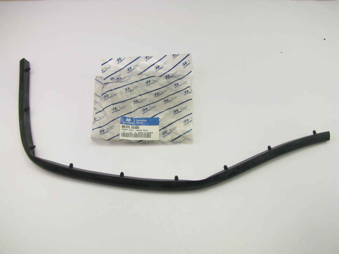 NEW - OEM Genuine Hood Weatherstrip Seal For 2001-02 Hyundai Santa Fe 8643526000