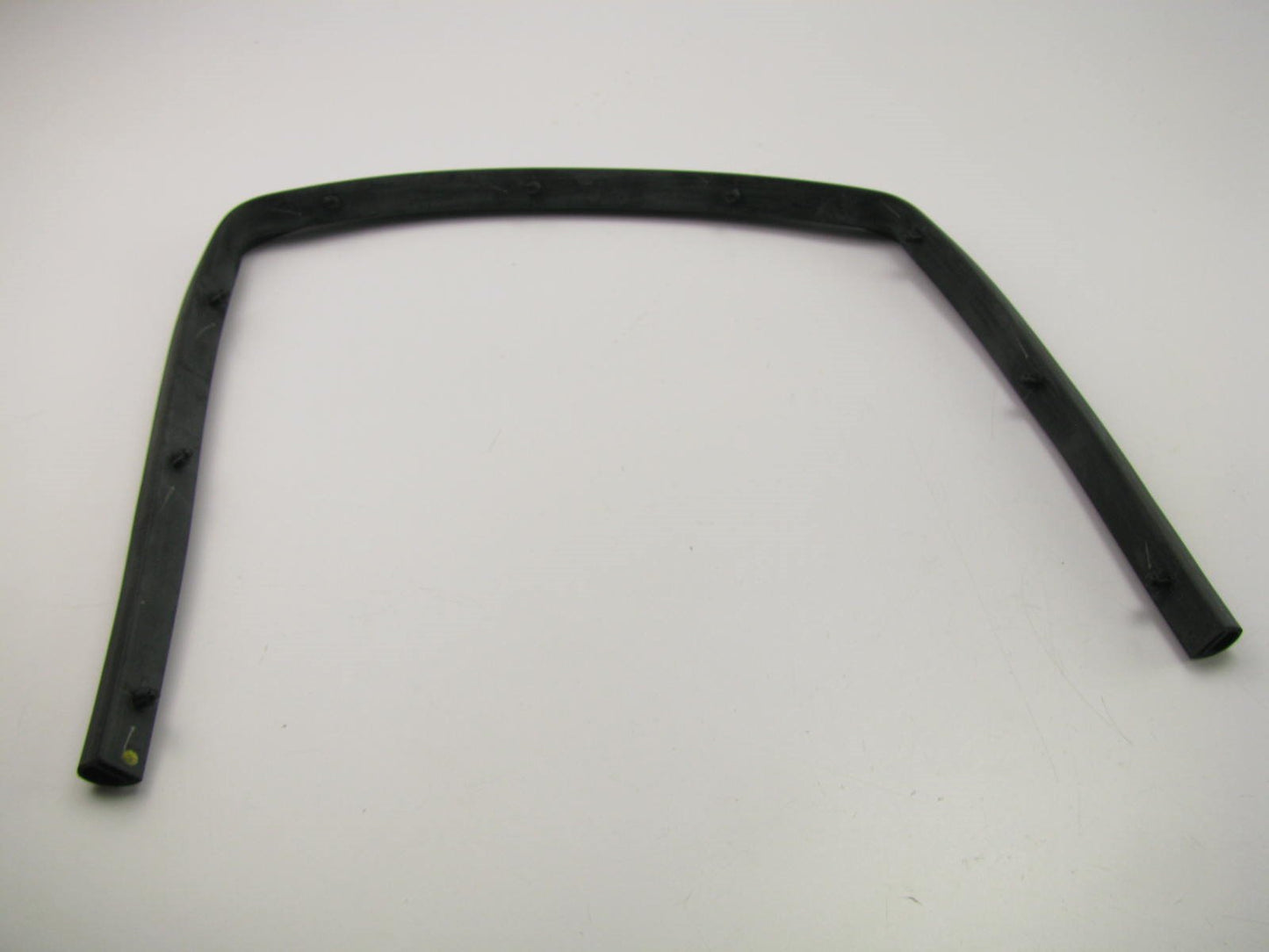 NEW - OEM Genuine Hood Weatherstrip Seal For 2001-02 Hyundai Santa Fe 8643526000