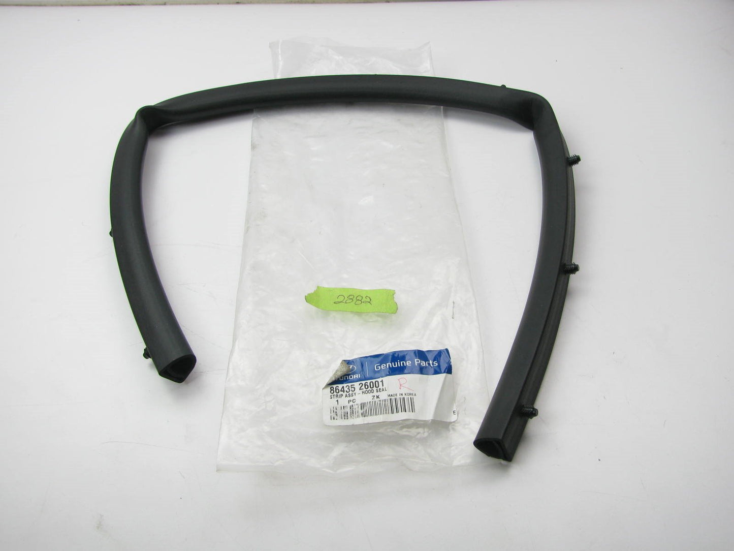 NEW GENUINE Hood Front Seal Strip OEM For 2003-06 Santa Fe 8643526001