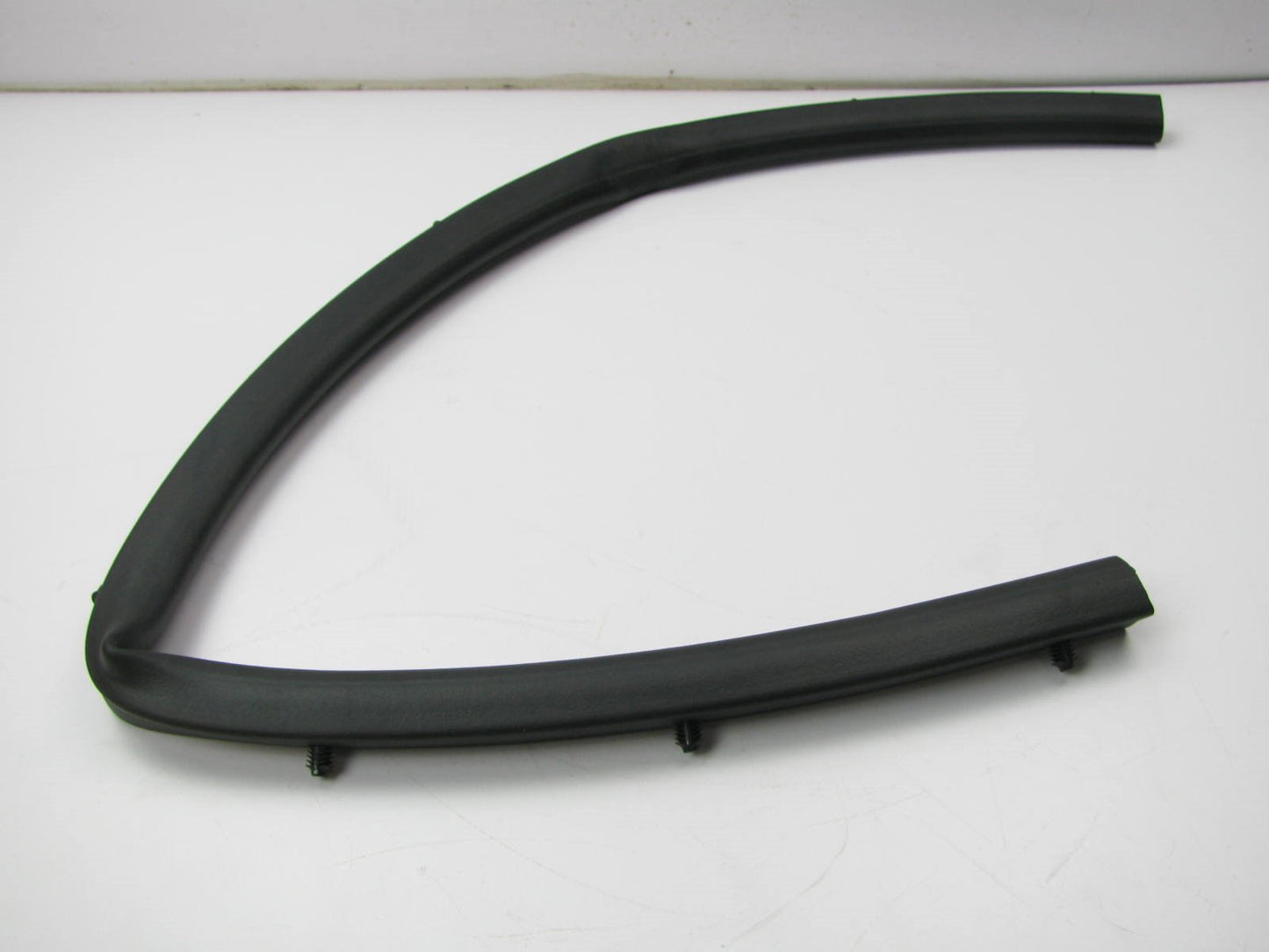 NEW GENUINE Hood Front Seal Strip OEM For 2003-06 Santa Fe 8643526001