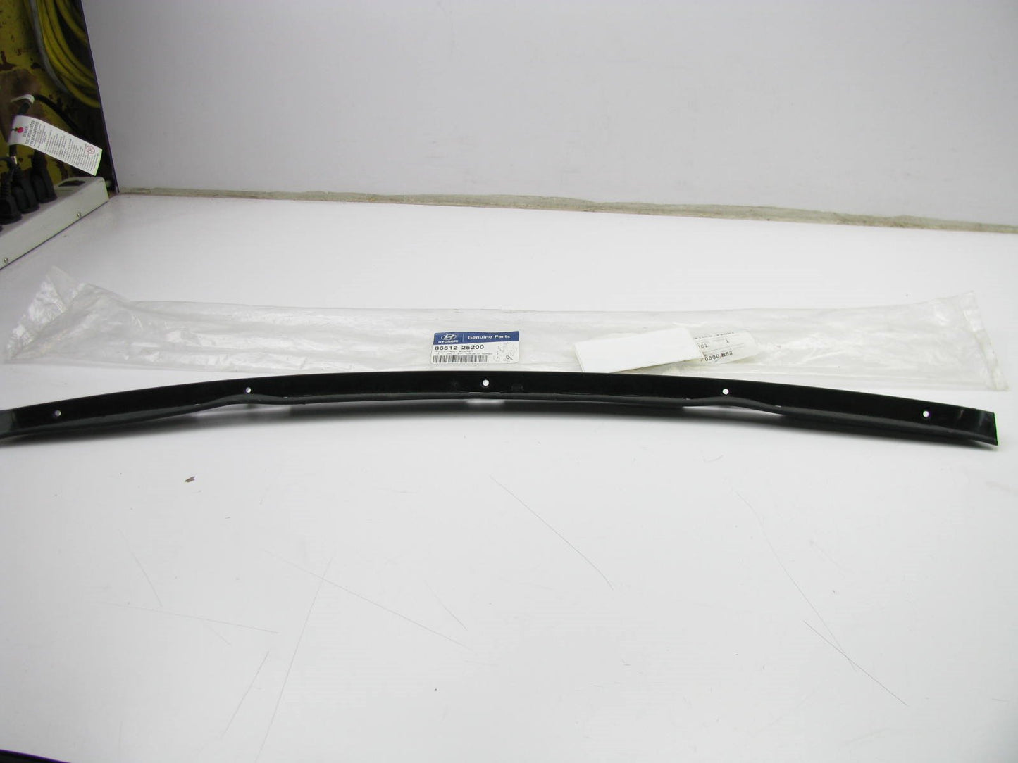 NEW GENUINE Front Bumper Deflector Grille Moulding Insert For 00-02 Accent HATCH