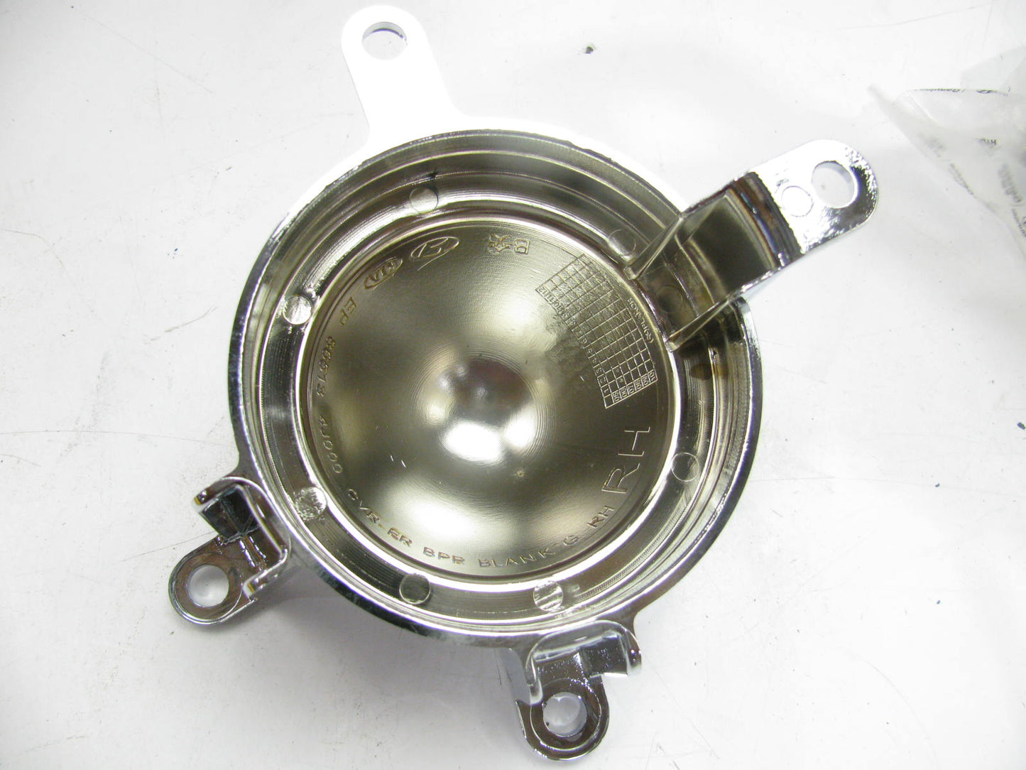 New Genuine Front Bumper RIGHT Fog Light Lamp Hole Cover OEM For 06-08 Entourage