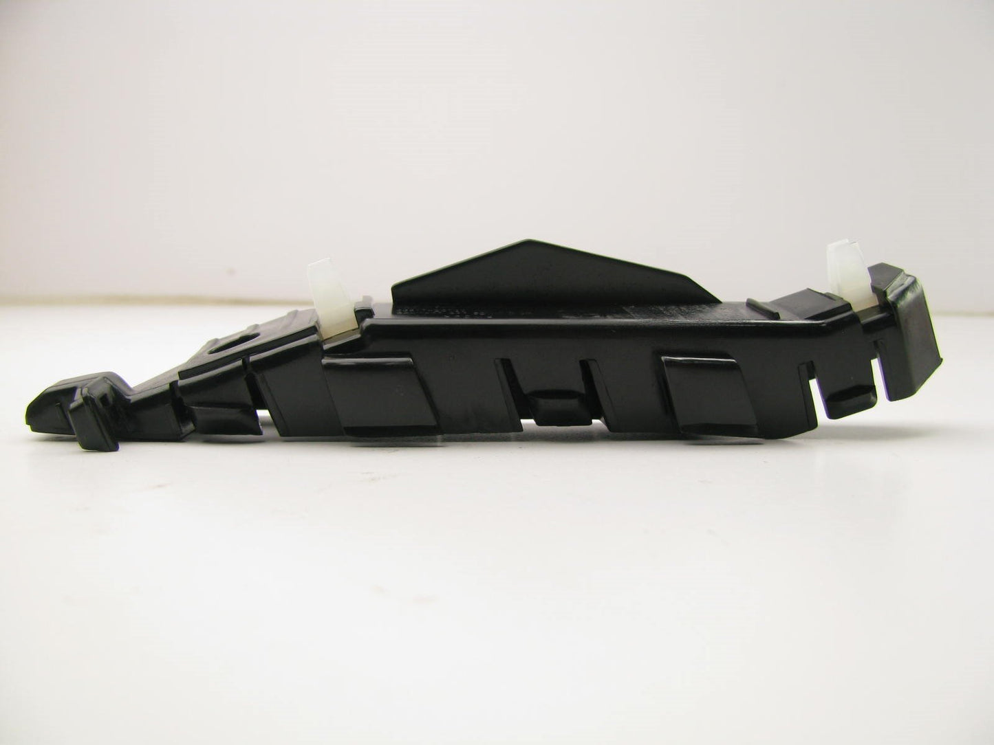 Front Bumper Cover Left Side Support Bracket OEM For 2010-12 Santa Fe 865152B700