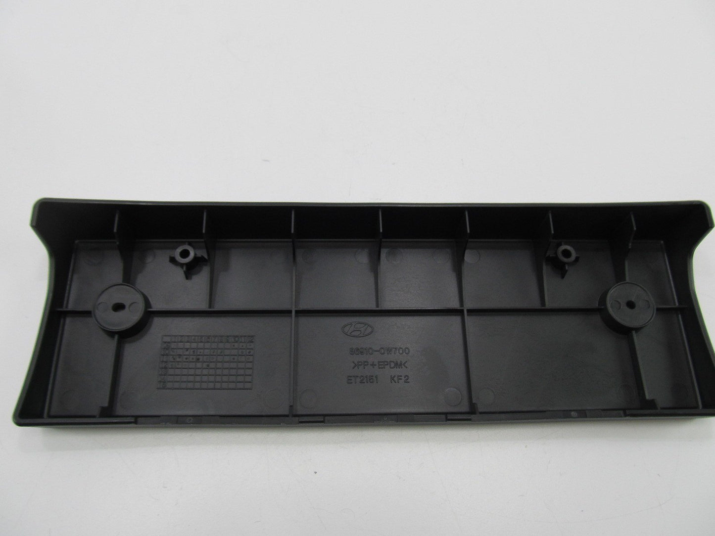 Front OEM License Plate Mounting Bracket 865190W700 For 10-12 Hyundai Santa Fe
