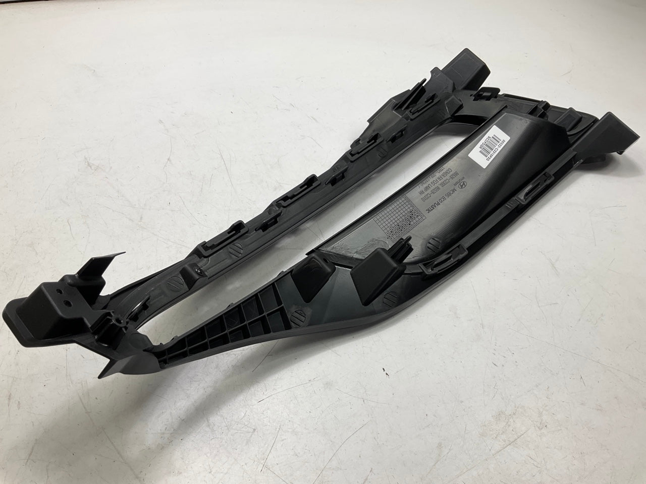 NEW - OEM 86522-C2310 Front Right Fog Light Bezel For 2015-2017 Hyundai Sonata