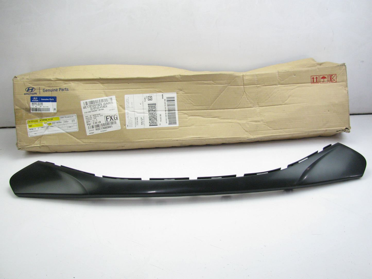 NEW - OEM 86550-2S100 Front Grille Center Molding For 2010-2015 Hyundai Tucson