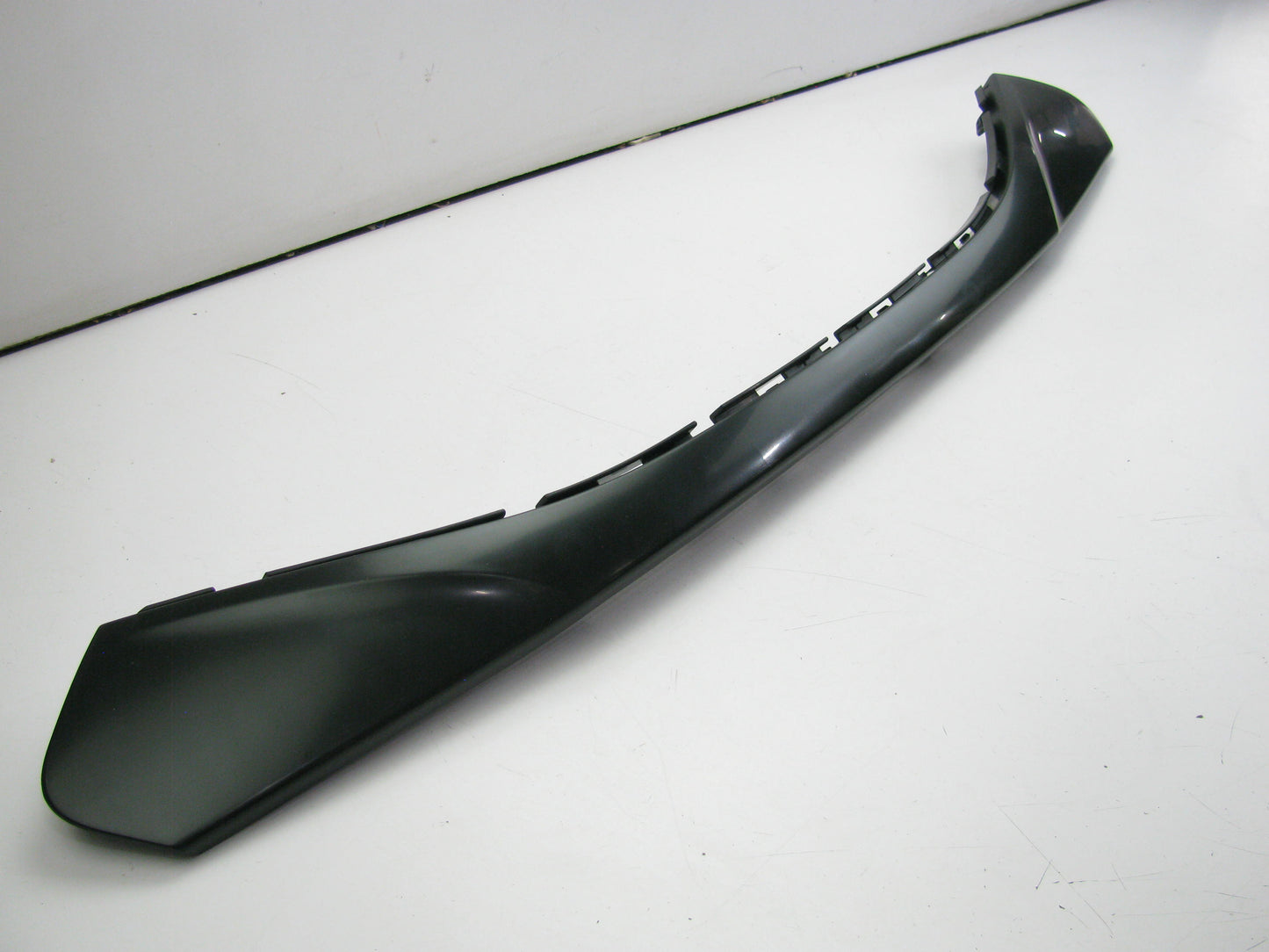 NEW - OEM 86550-2S100 Front Grille Center Molding For 2010-2015 Hyundai Tucson