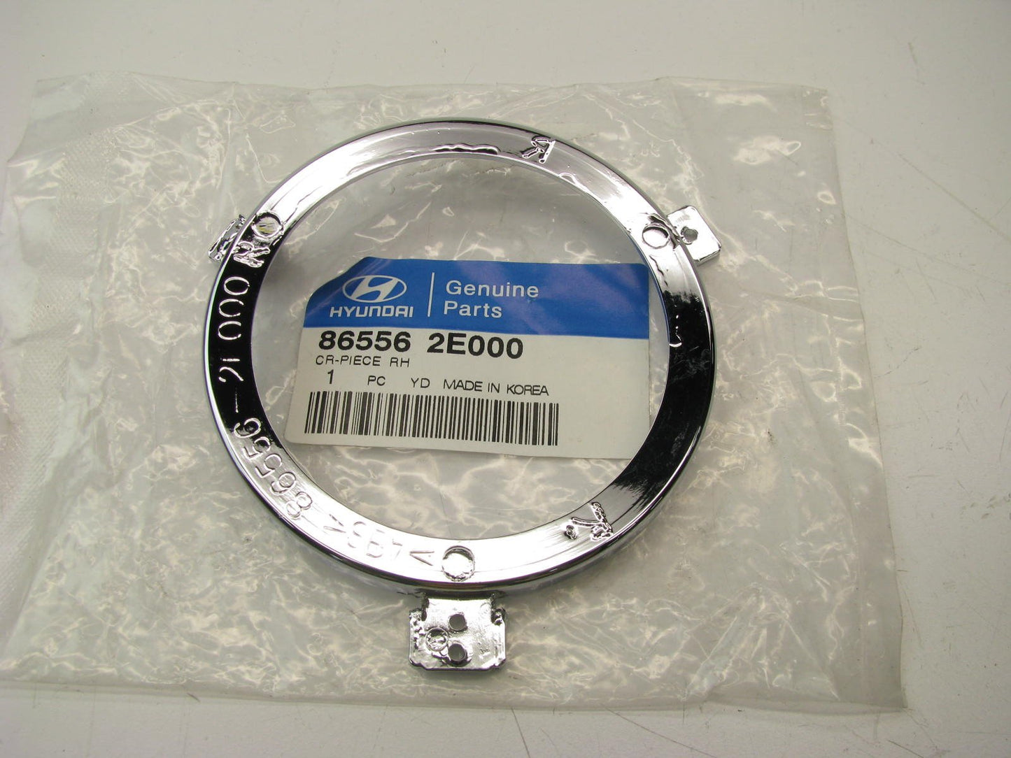 NEW Front Bumper Right Side Fog Lamp Trim Ring Bezel Seal OEM For 05-09 Tucson
