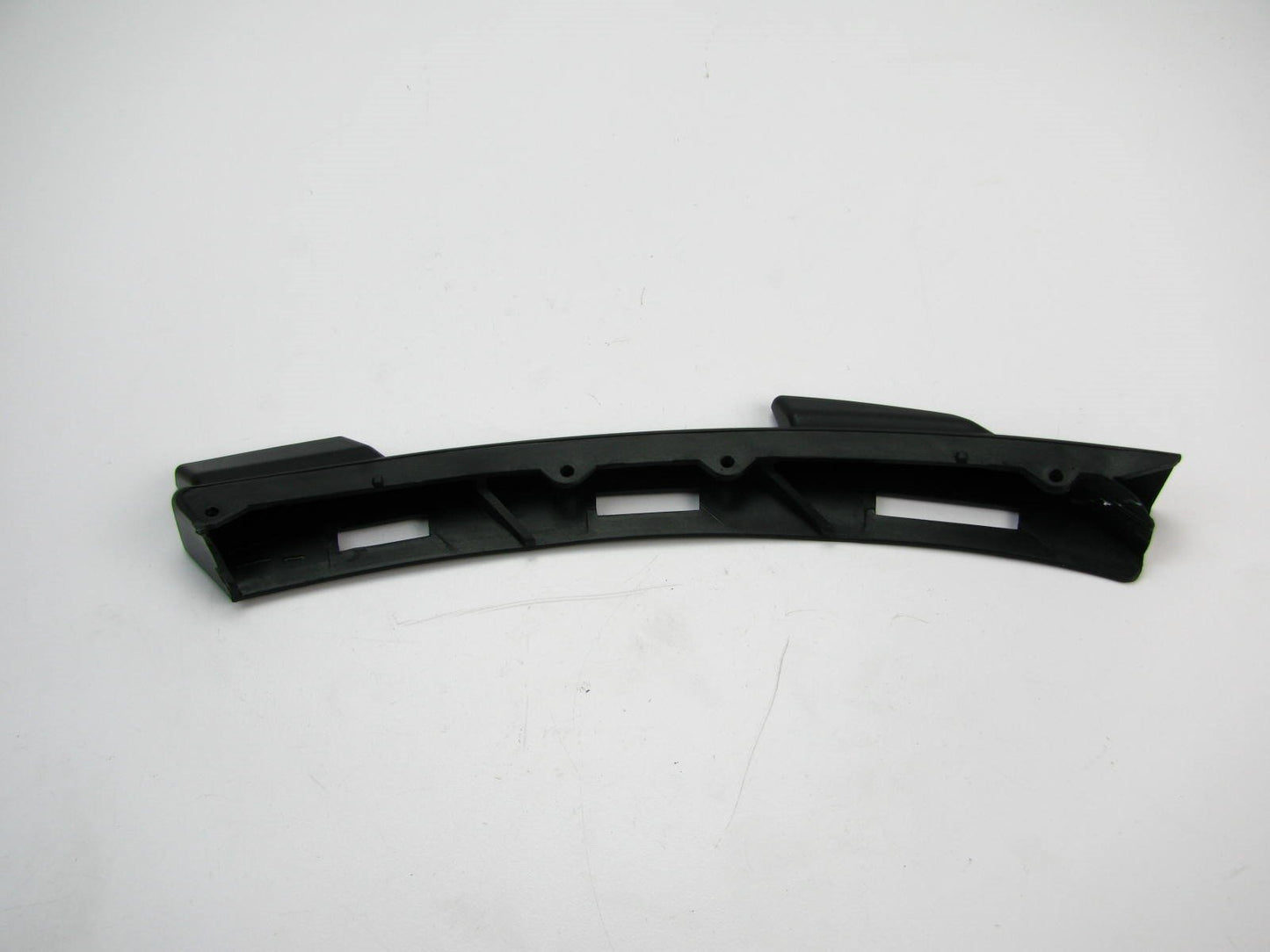 NEW - OEM 865841R000 Front Right Bumper Side Mounting Bracket For 2012-14 Accent
