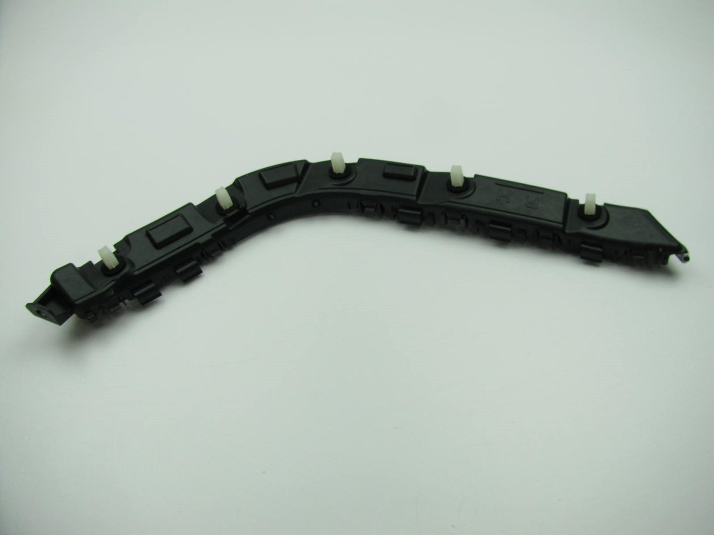 Rear Bumper Cover Retainer Bracket Right (Passengers Rear) OEM For 2012-15 Azera