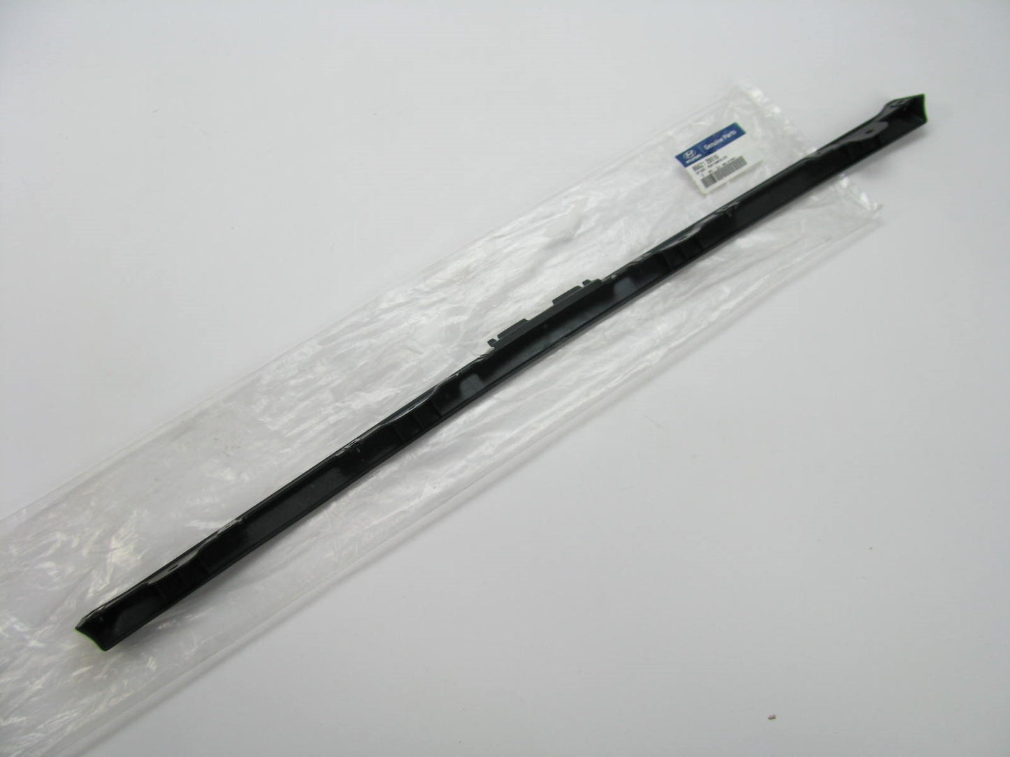 New OEM Rear Bumper Center Lip Trim For 07-09 Santa Fe 866212B010