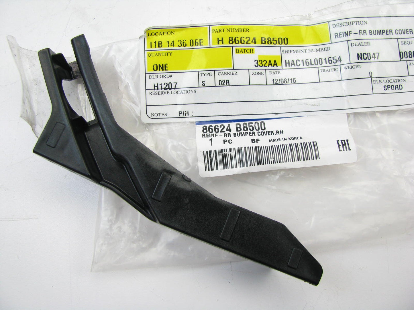 NEW - OEM 86624B8500 Rear Right Bumper Cover Mounting Bracket For 17-19 Santa Fe