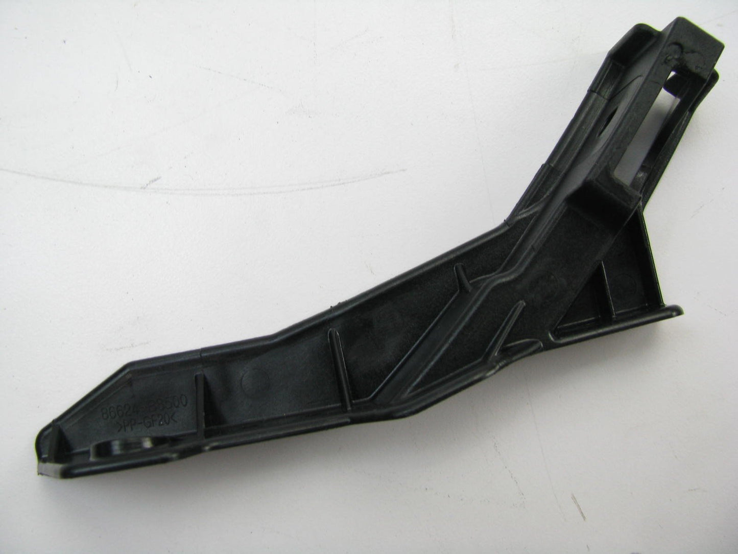 NEW - OEM 86624B8500 Rear Right Bumper Cover Mounting Bracket For 17-19 Santa Fe