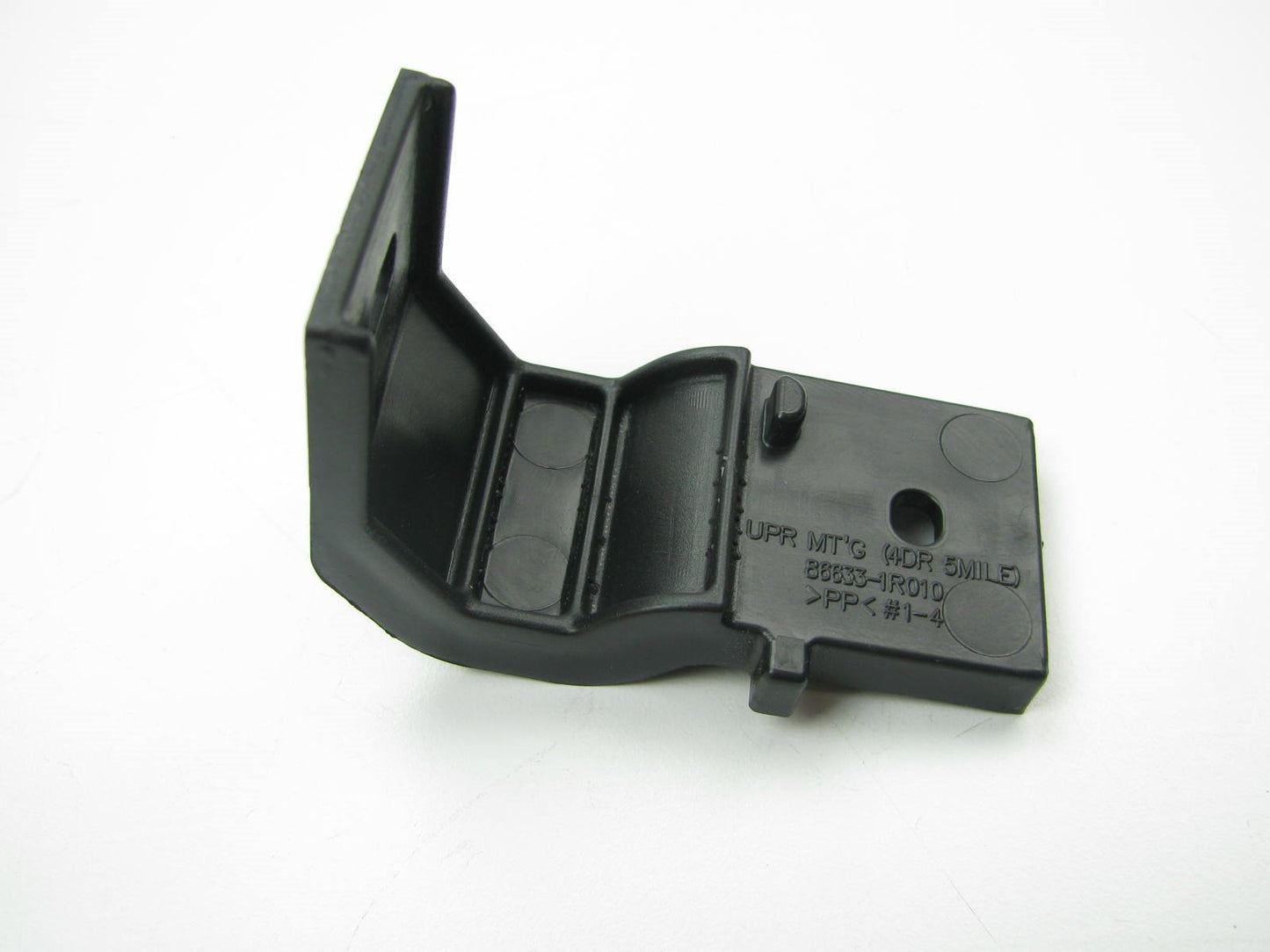 New OEM Rear Bumper Impact Bar Upper Center Bracket For 12-14 Accent SEDAN