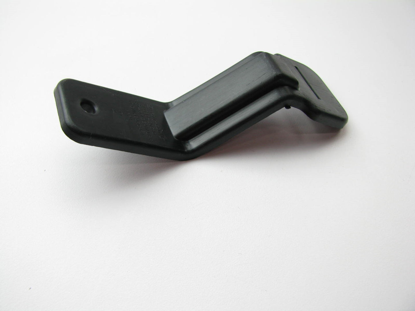 New OEM Rear Bumper Upper Bracket For 2012-13 Hyundai Veloster 866332V510