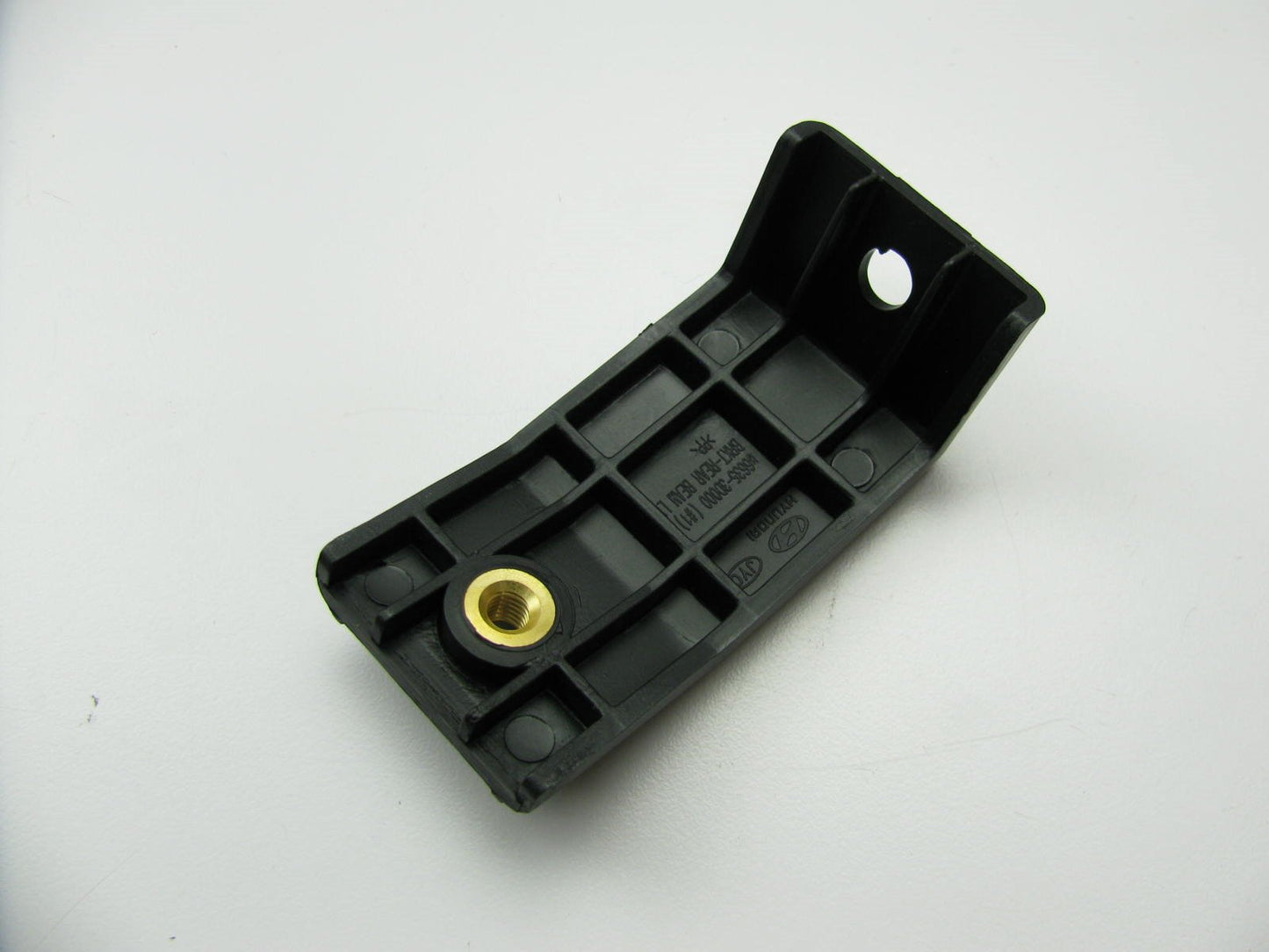 NEW GENUINE Rear Lower Bumper Cover Bracket OEM For Hyundai 2002-2005 Sonata