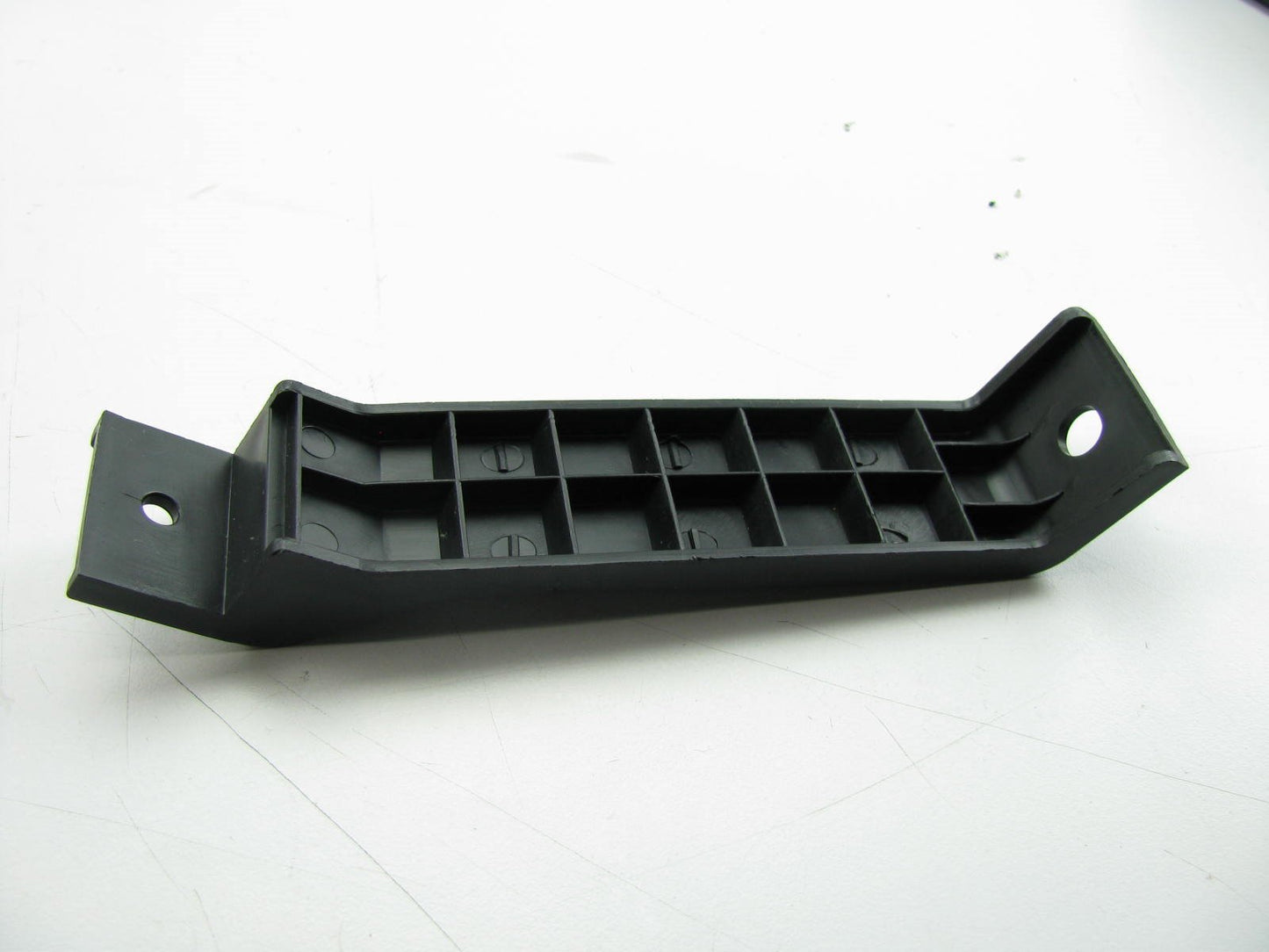 Rear Bumper Impact Bar Bracket (Lower) OEM For 2012-14 Hyundai Azera 866353V000