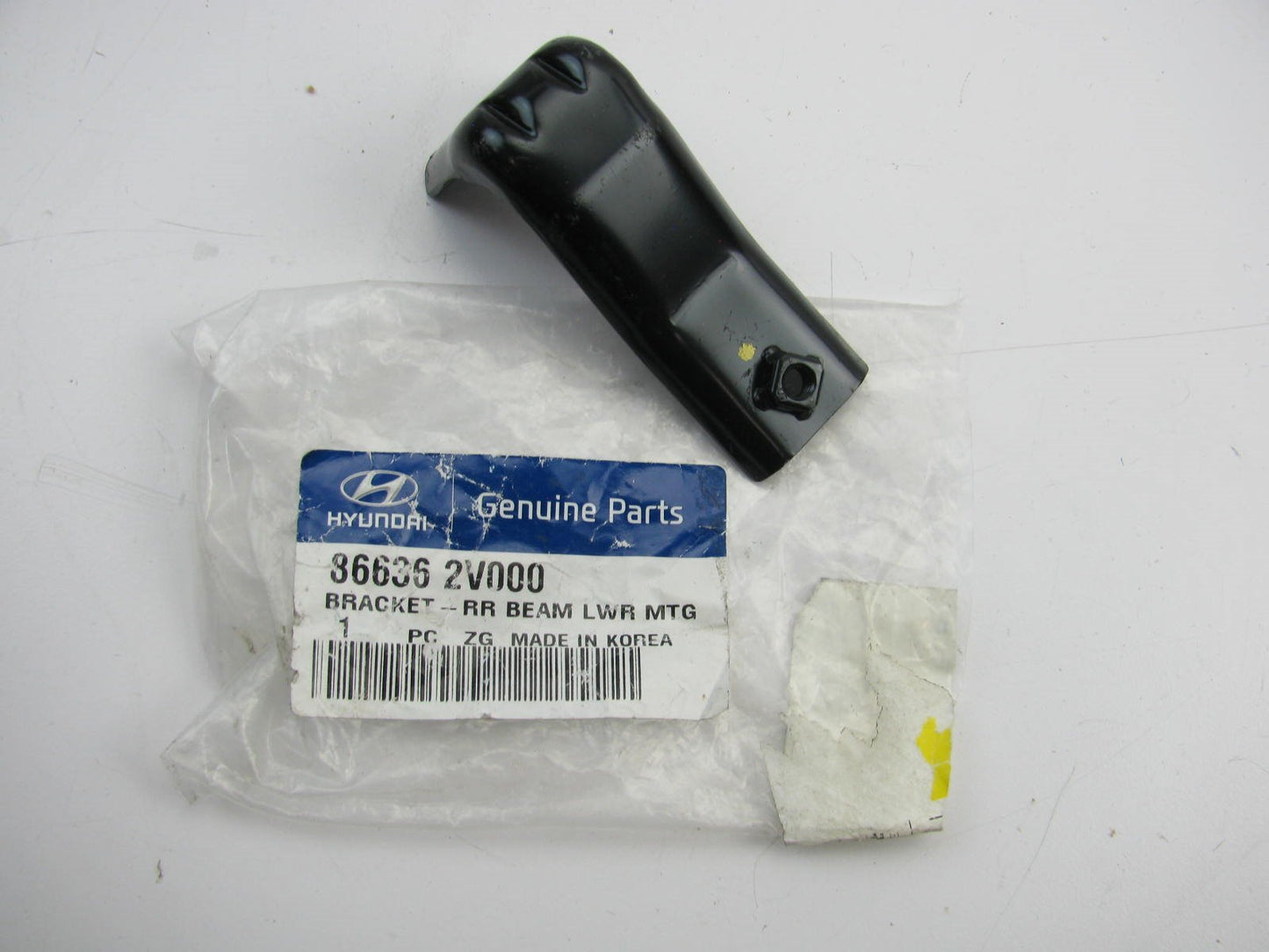 NEW Rear Bumper Cover Center Support Mount Bracket OEM For 2012-2016 Veloster