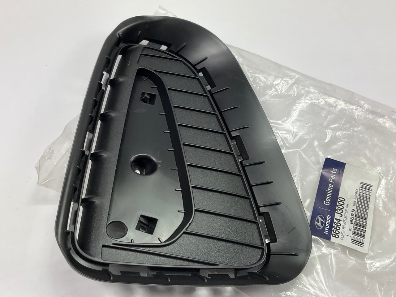 NEW - OEM 86664J3000 Rear Right Reflector Trim For 2019-2021 Hyundai Veloster