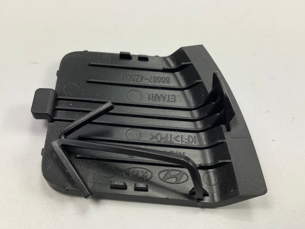 NEW Rear Bumper Tow Eye Hook Cap Cover OEM For 17-18 Santa Fe Sport 866674Z500
