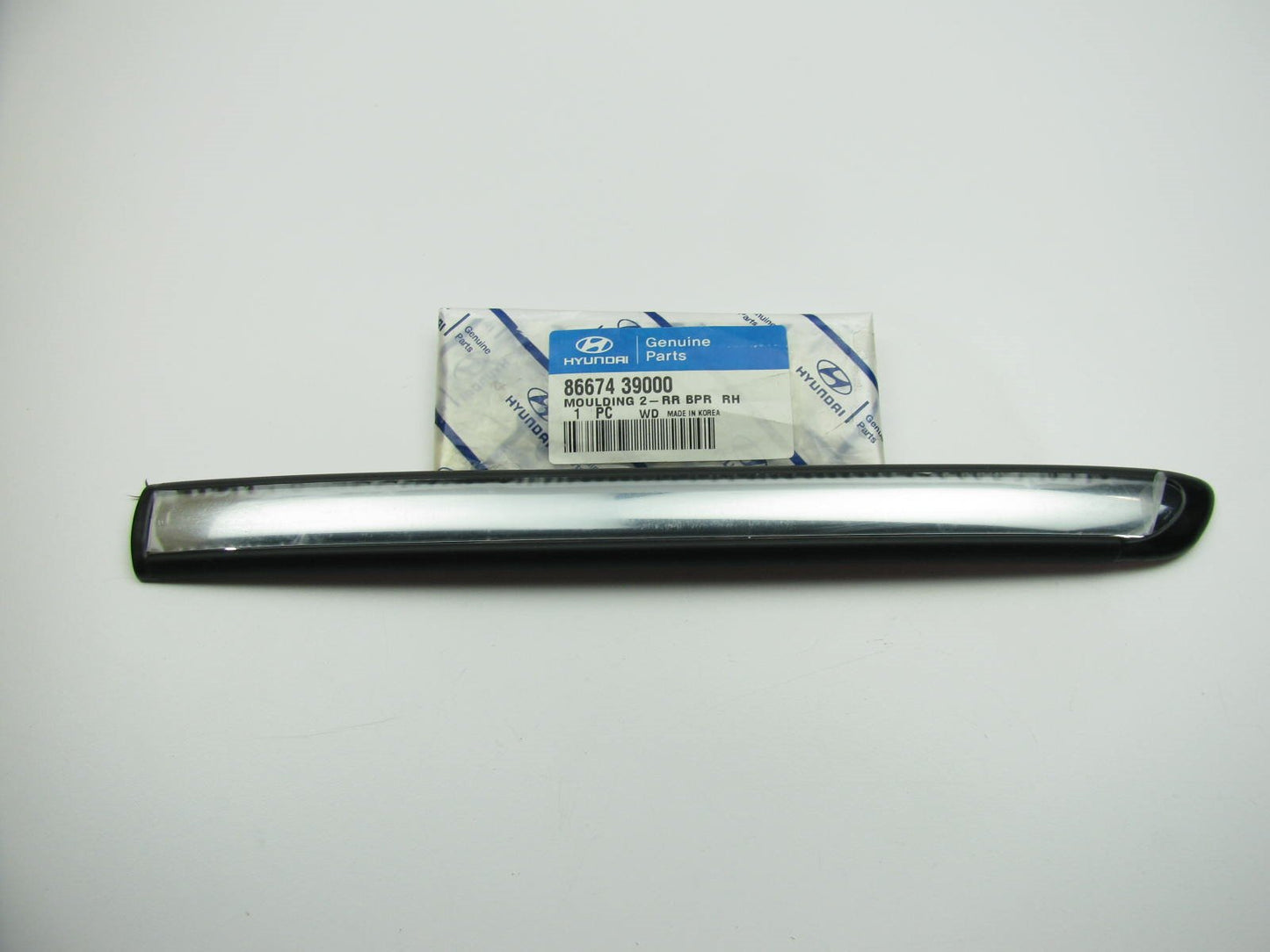 Rear Bumper Moulding Trim Right Passengers Side OEM For 01 XG300, 02-03 XG350
