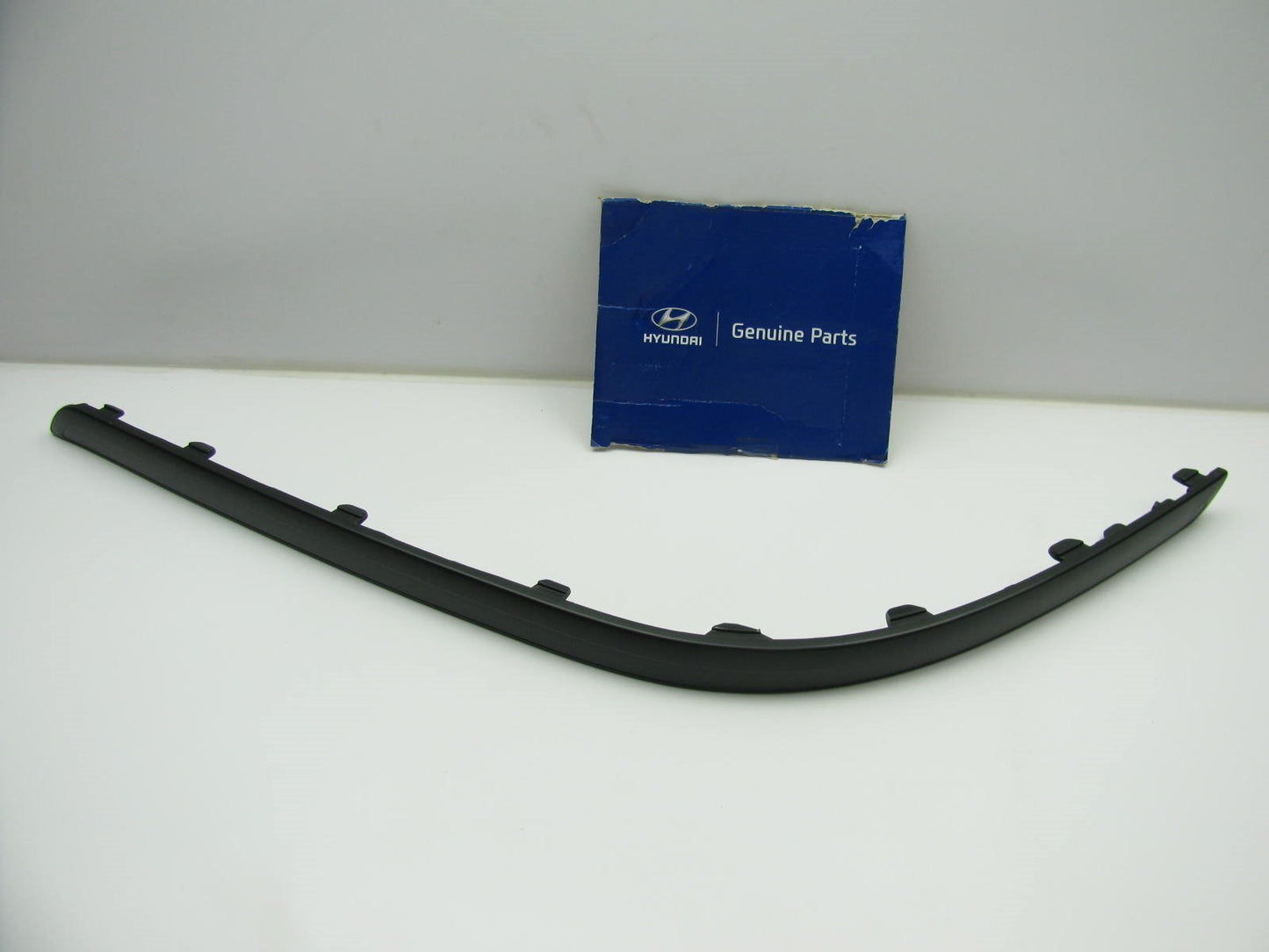 REAR Bumper Moulding Trim Right Passengers Side OEM For 2009-2010 Hyundai Sonata